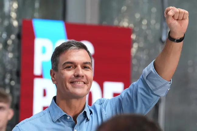 Pedro Sanchez asiste a mintin en comida socialista en Sig&uuml;eiro, concello de oroso