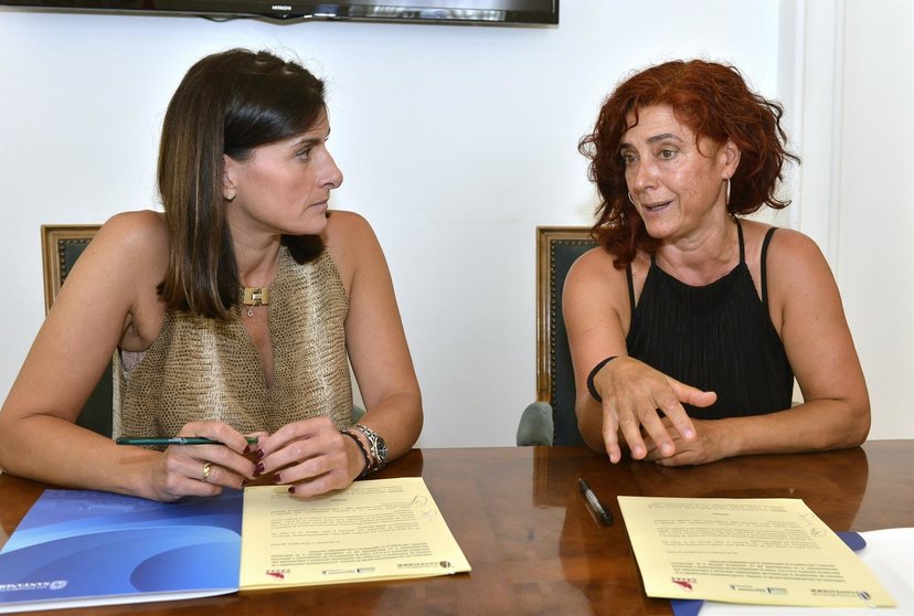 Alcaldesa de Santander firma convenio Ayuntamiento con Cavas