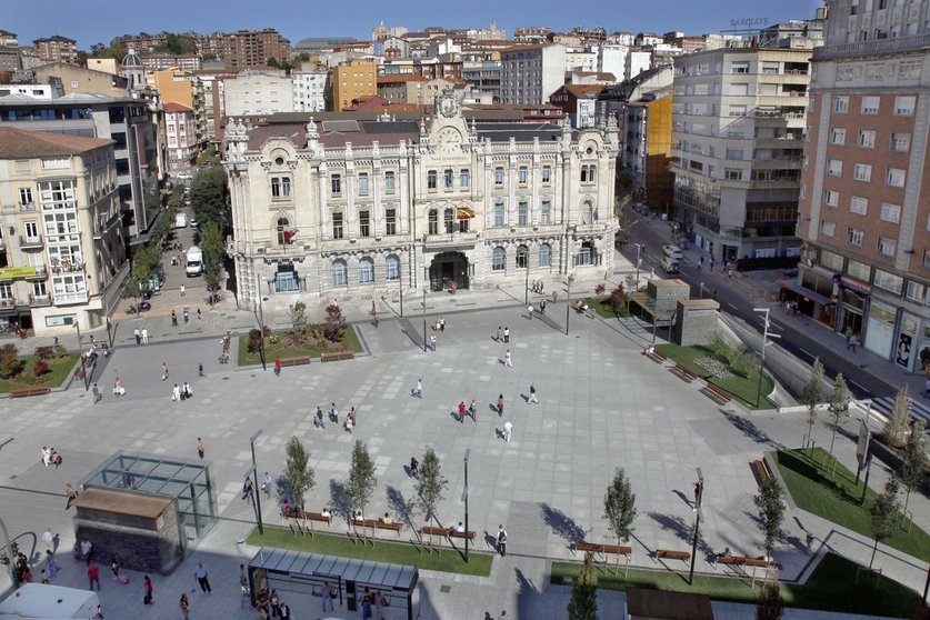Edificio y plaza del Ayuntamiento de Santander