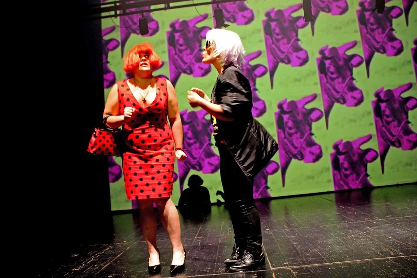 La producción portuguesa 'Kusama y Warhol el mayor robo del pop'