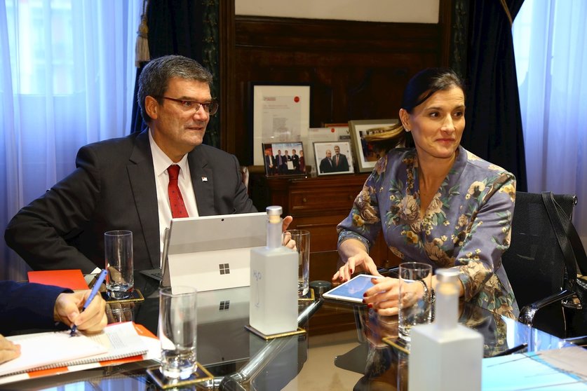 El alcalde de Bilbao, Juan Mari Aburto, se reúne con la alcaldesa de Santander, Gema Igual