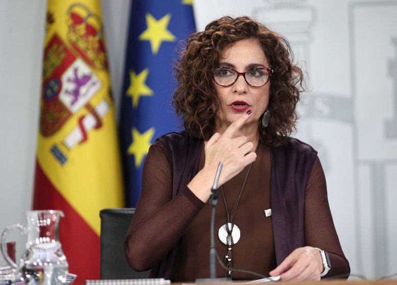 La ministra de Hacienda y Portavoz del Gobierno, María Jesús Montero, durante la rueda de prensa ante los medios de comunicación tras el Consejo de Ministros en La Moncloa, Madrid (España), a 4 de febrero de 2020.