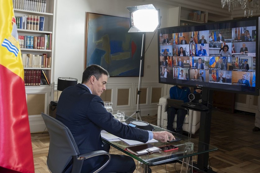 El presidente del Gobierno, Pedro Sánchez, durante la videoconferencia para tratar la crisis del coronavirus con los presidentes autonómicos, en Madrid (España), a 15 de marzo de 2020.