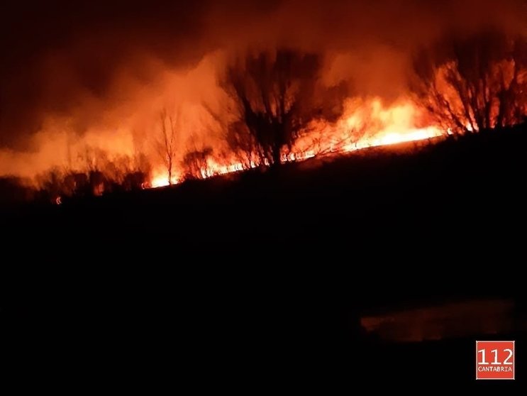 Incendio forestal esta madrugada en las cercanías de Suano, en Campoo de Suso