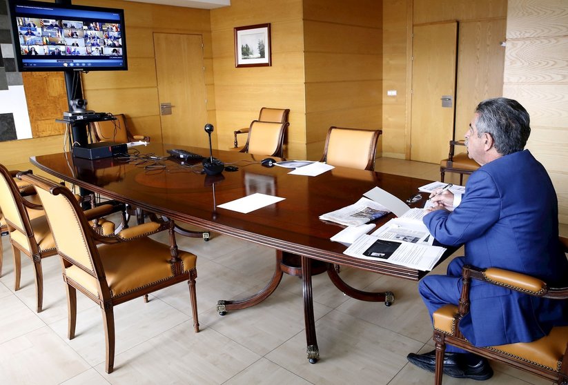 Revilla en la coferencia telemática de Pedro Sánchez con los presidentes autonómicos