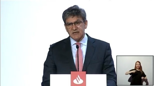 El consejero delegado de Banco Santander, José Antonio Álvarez, durante la junta general ordinaria de accionistas del banco, retransmitida telemáticamente por la crisis del Covid-19.