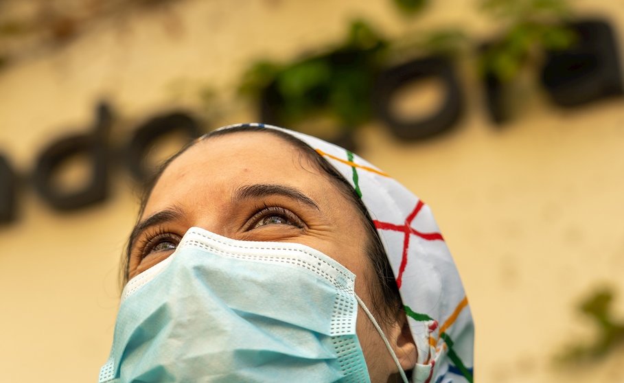Miembro del personal sanitario del Hospital Quirón Sagrado Corazón, en Sevilla