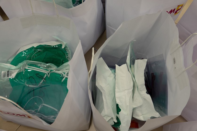 Bolsas con mascarillas para entregar a los asociado del Colegio de Médicos . Sevilla a 16 de abril del 2020