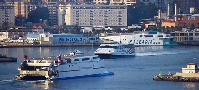 Buques de varias navieras en el puerto de Ceuta