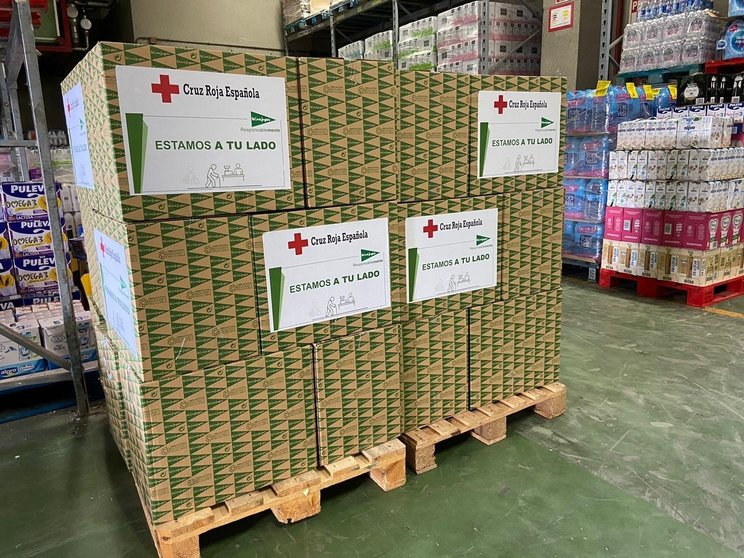 Donación productos Corte Inglés a Cruz Roja