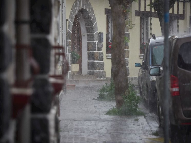 Un nuevo temporal de lluvia y granizo cae sobre Pamplona durante el Estado de Alarma ocasionado por la Pandemia Covid-19  en Abril 26, 2020 en Pamplona, Navarra, España