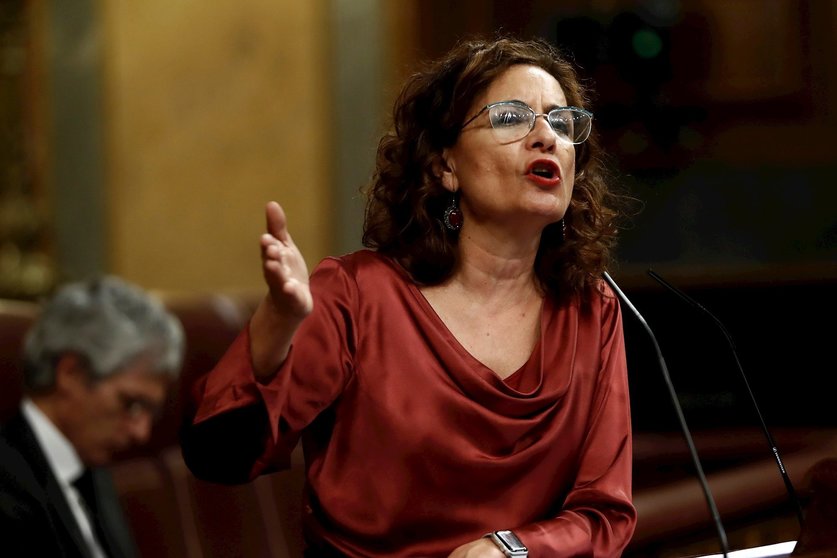 La portavoz del Gobierno y titular de Hacienda, María Jesús Montero, interviene en el Pleno del Congreso
