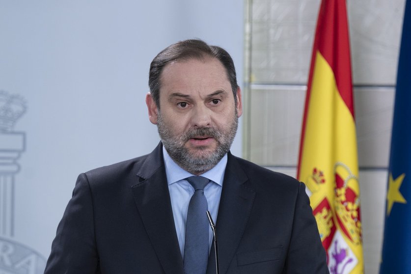 El ministro de Transportes, José Luis Ábalos, en rueda de prensa en el Palacio de la Moncloa