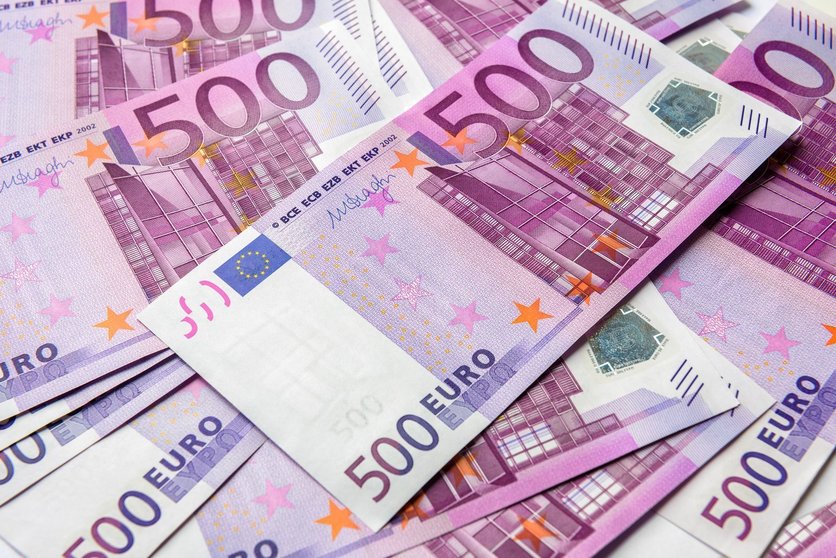 bigstock-euro-money-bills-backgroun-299241262