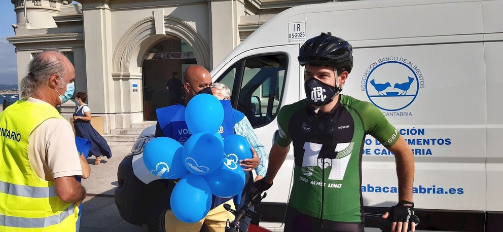 El ciclista Bernat López, iniciativa 'Uno por Uno'