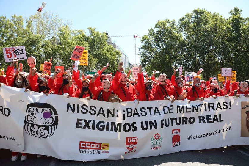 Trabajadores de la planta de Barcelona de Nissan disfrazados de los personajes de la serie 'La Casa de Papel' durante una manifestación para pedir un futuro para las instalaciones de la ciudad condal, en Madrid (España), a 15 de julio de 2020.
