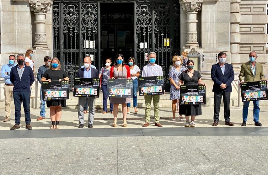 Minuto de silencio en el Ayuntamiento de Santander por la mujer asesinada en Valencia