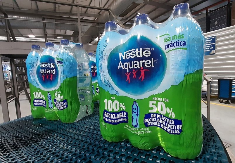 Nuevo envase de Nestlé Aquarel 100% reciclable con un 50% de plástico ya reciclado.
