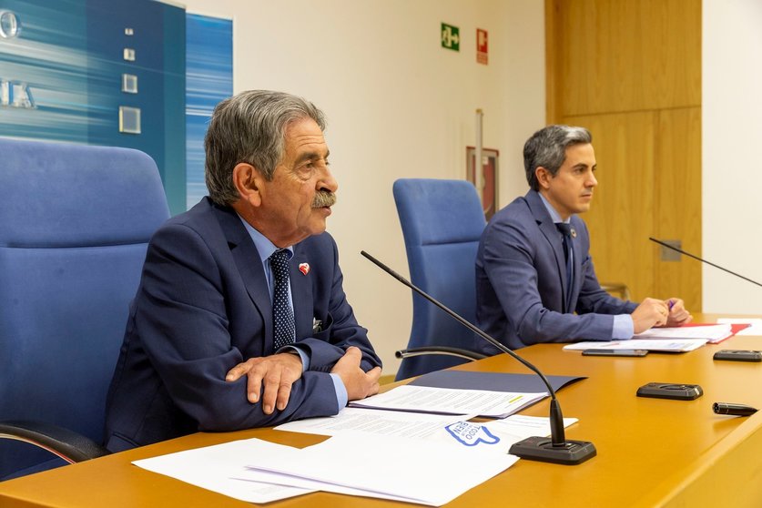 El presidente de Cantabria, Miguel Ángel Revilla, y el vicepresidente, Pablo Zuloaga