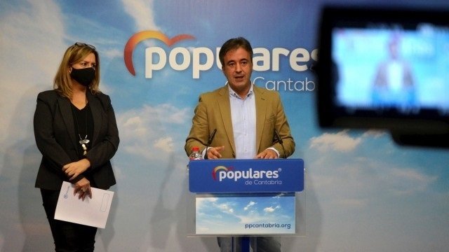 Los diputados del PP por Cantabria, Diego Movellán y Elena Castillo.-Archivo