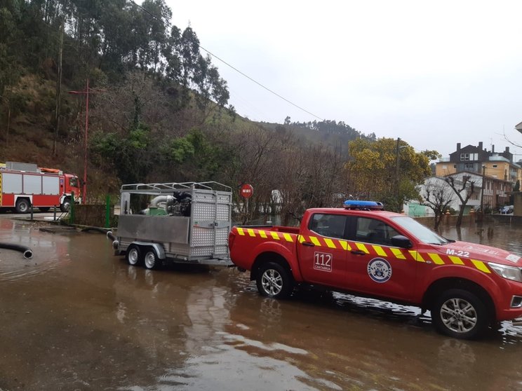 La lluvia provoca inundaciones en Unquera