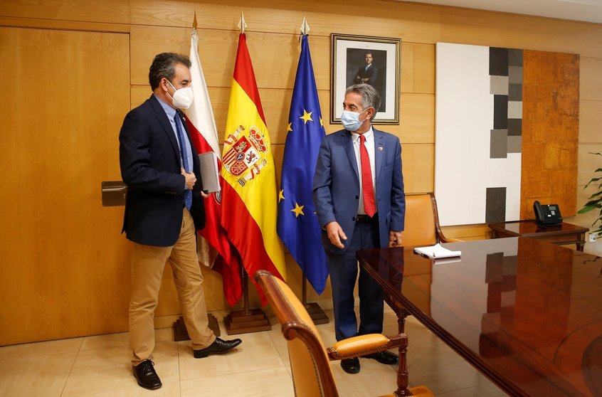 El presidente de Cantabria, Miguel Ángel Revilla, y el presidente del Puerto de Santander, Francisco Martín