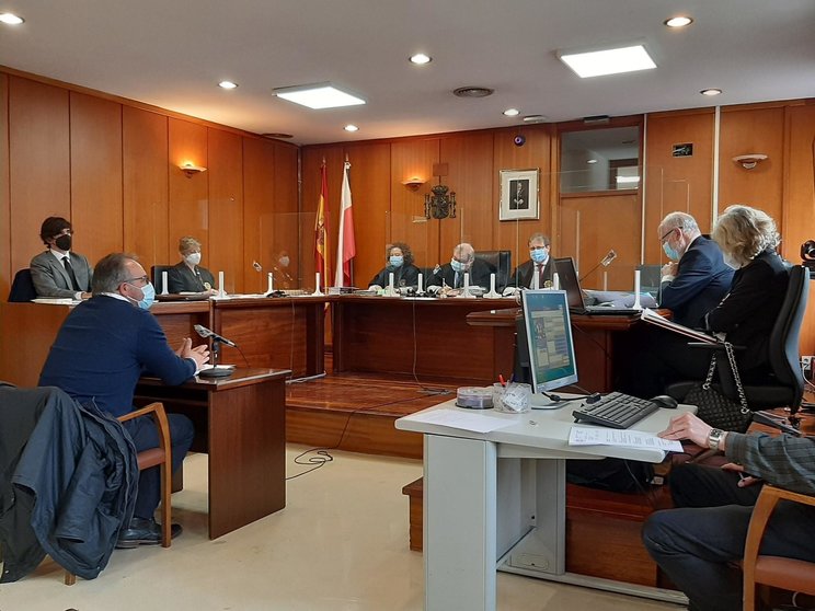 El alcalde de Vega de Liébana reconoce que falsificó un documento: "Fue una torpeza. Pudiéndolo hacer bien, lo hice mal"