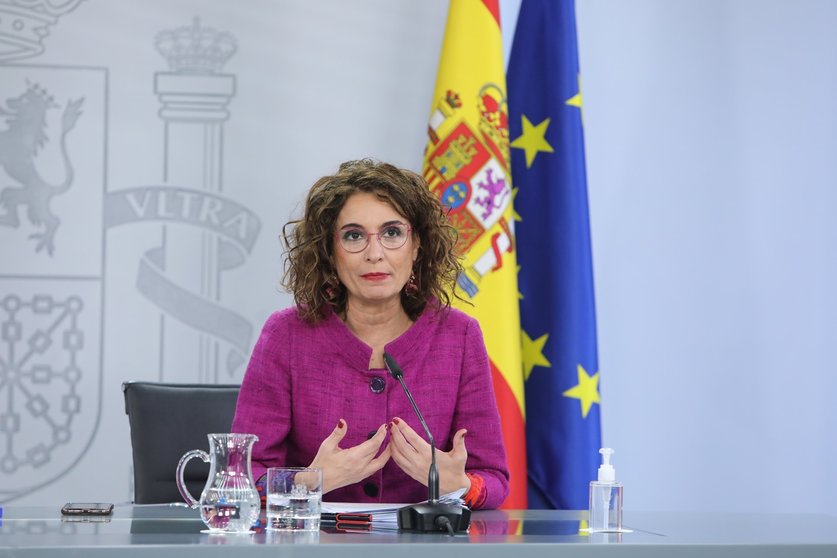 La portavoz del Gobierno y ministra de Hacienda, María Jesús Montero comparece en rueda de prensa posterior al Consejo de Ministros celebrado en Moncloa, en Madrid (España), a 16 de febrero de 2021.