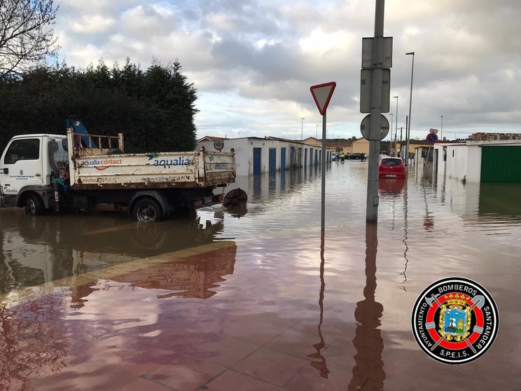 Archivo - Inundaciones en diciembre de 20202 en el barrio Santiago el Mayor de Nueva Montaña. Archivo