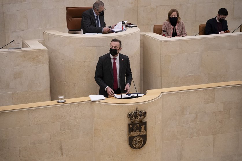 Archivo - El consejero Guillermo Blanco en el Parlamento