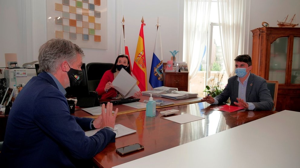 Reunión del portavoz del PSOE de Santander, Daniel Fernández, y la alcaldesa,. Gema Igual