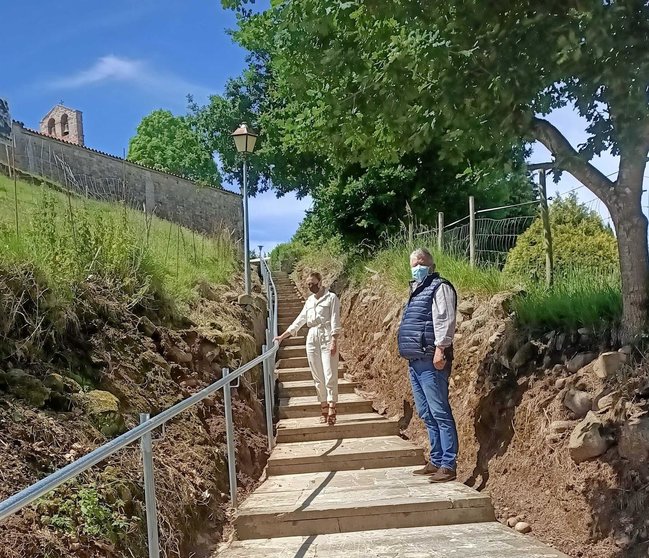 Piélagos mejora la accesibilidad del entorno de la iglesia de Barcenilla