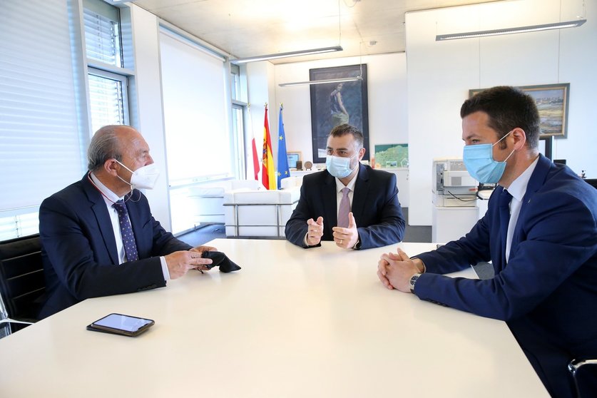 Reunión entre López Marcano y el cónsul de Rumanía en el norte de España