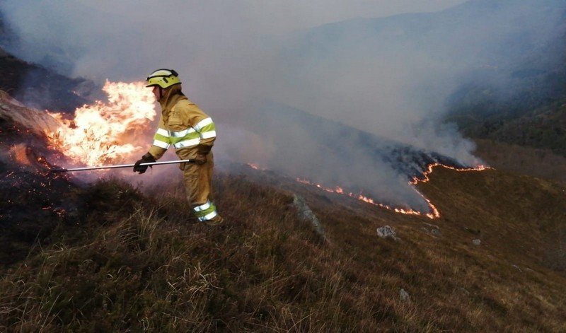 Imagen de archivo de un incendio forestal declarado este año en Cantabria (FOTO: Gobierno de Cantabria)