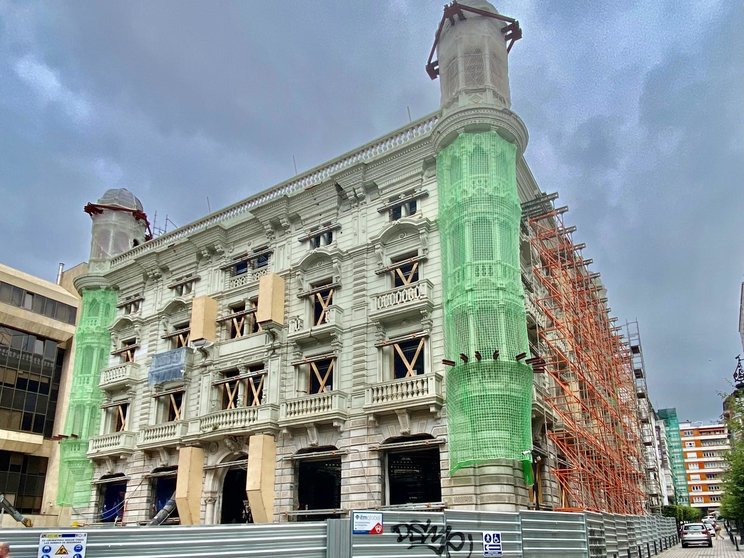 Obras de reforma del edificio bancario de Hernán Cortés