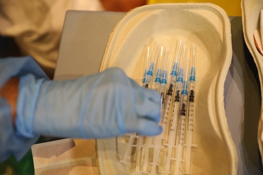Varias dosis de la vacuna de Pfizer en el dispositivo puesto en marcha para vacunar contra el coronavirus, en las instalaciones del Hospital General Universitario Gregorio Marañón, a 20 de agosto de 2021, en Madrid (España). Casi 5 millones de personas en