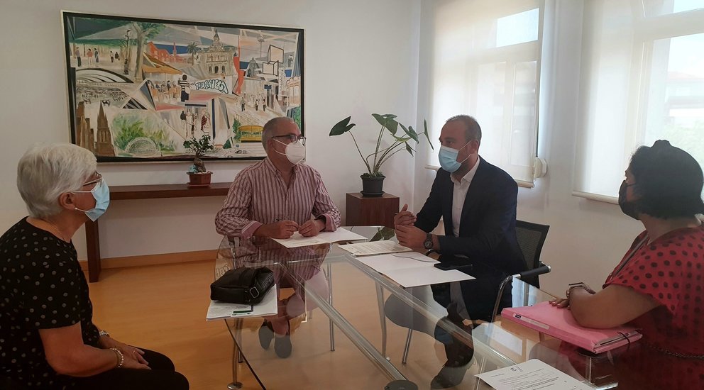 Ayuntamiento de Torrelavega y AFAC firman un convenio de colaboración