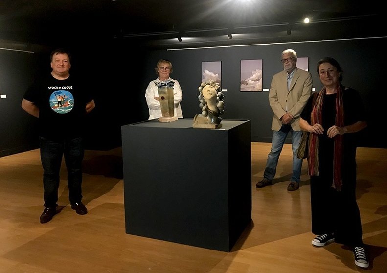 Muestra de cerámica y fotografía en el Museo Marítimo que refleja la relación del hombre con el mar