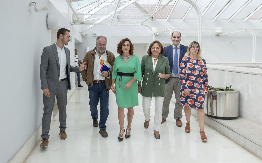 El equipo de la Consejería de Empleo y Políticas Sociales del Gobierno de Cantabria, con su titular, Ana Belén Álvarez, al frente