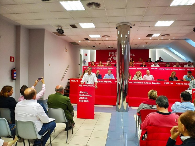 El secretario general del PSOE, Pablo Zuloaga, interviene ante el Comité Ejecutivo Regional