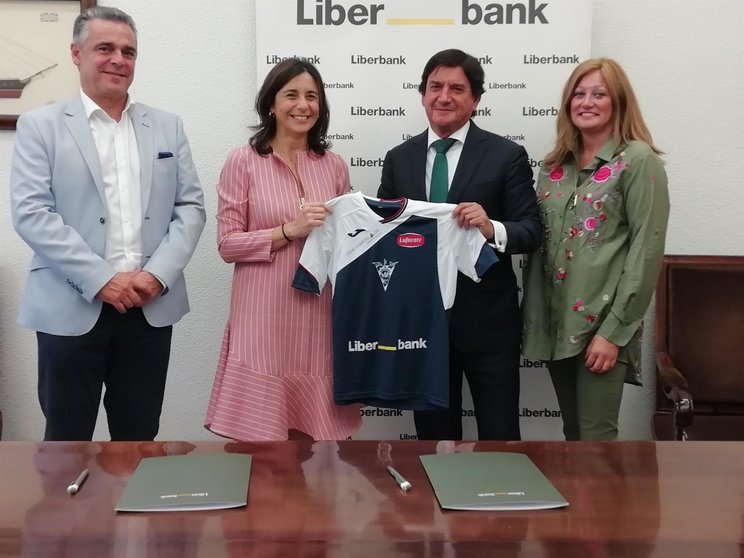 Liberbank, patrocinador de las categorías femeninas del Club Deportivo Monte