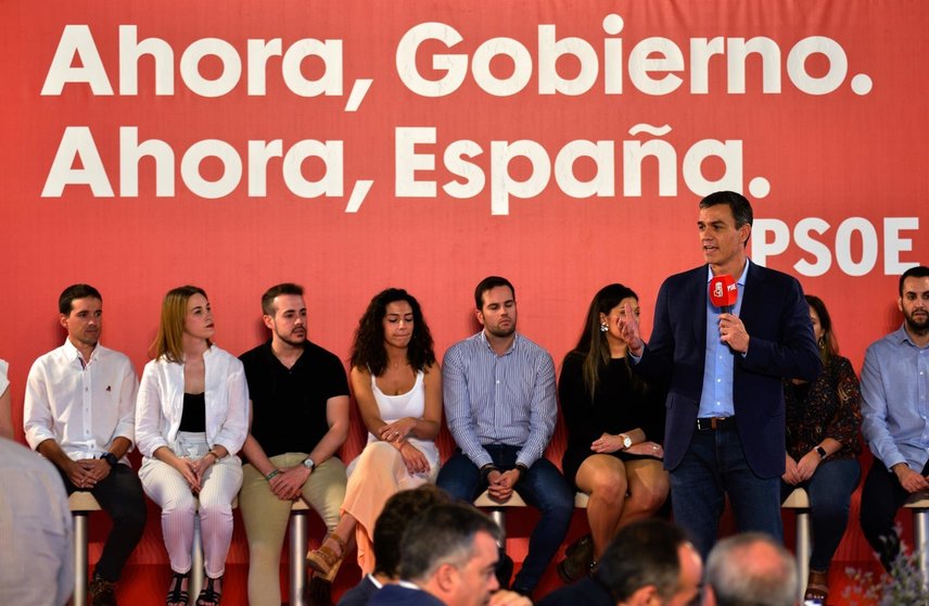 El secretario general del PSOE y presidente del Gobierno en funciones, Pedro Sánchez, y la secretaria general del PSOE-A, Susana Díaz, participan en una comida-mitin en Jaén