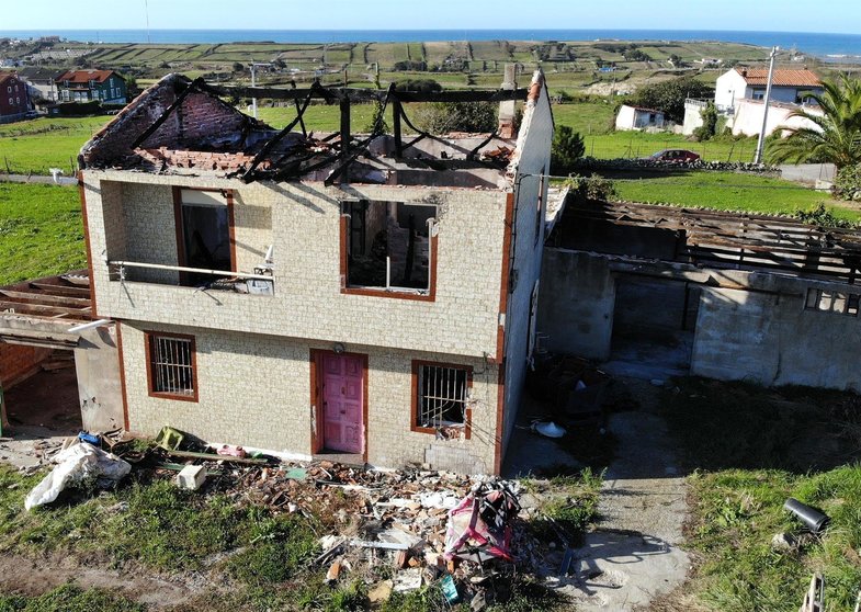 Demolición de una casa declarada en ruina en Santander