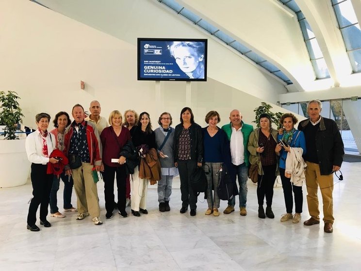 Clubs de lectura de Camargo asisten en Oviedo a un encuentro con la premio Princesa de Asturias de las Letras 2019