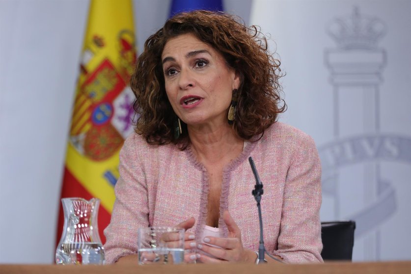 La ministra de Hacienda en funciones, María Jesús Montero, comparece ante los medios de comunicación tras la reunión del Consejo de Ministros en Moncloa, en Madrid (España), a 11 de octubre de 2019.