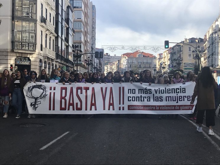 Cabecera de la manifestación por el 25N en Santander del año pasado (archivo)