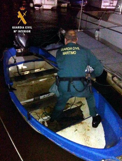 Rdo. Nota De Prensa Guardia Civil (Auxiliados Dos Menores Que Se Encontraban A La Deriva En Una Embarcacion)