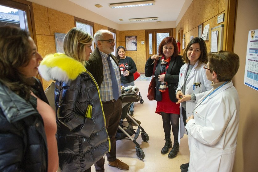 Verónica Samperio y Miguel Rodríguez en una visita a las instalaciones sanitarias de Piélagos