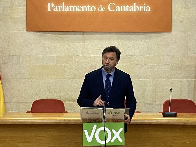 El portavoz parlamentario del Grupo Mixto (Vox), Cristóbal Palacio
