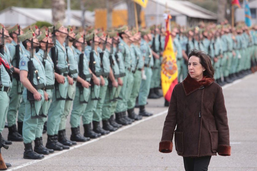 Robles durante una visita al Tercio 'Alejandro Farnesio' 4º de la Legión, en Ronda (Málaga)
